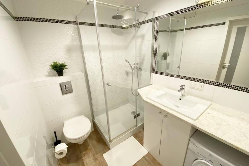 Exclusive 2Br! Apartment Near City Center +Netflix Warszawa Zewnętrze zdjęcie